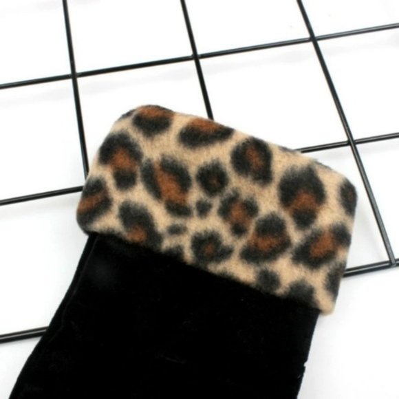 Leopard Print Felt Gloves - Picture 2 of 4
